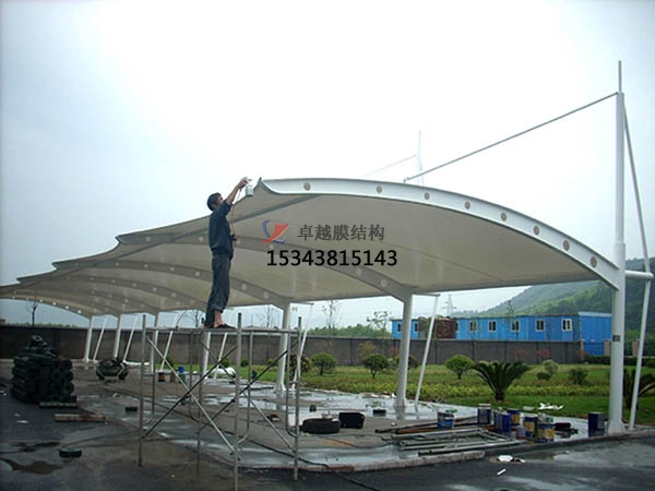 郴州<font color='red'>膜結(jié)構(gòu)車(chē)棚</font>【遮陽(yáng)棚廠家】